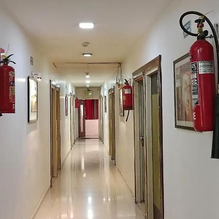 Hotel Royal Apple Amhedabad Dış mekan fotoğraf