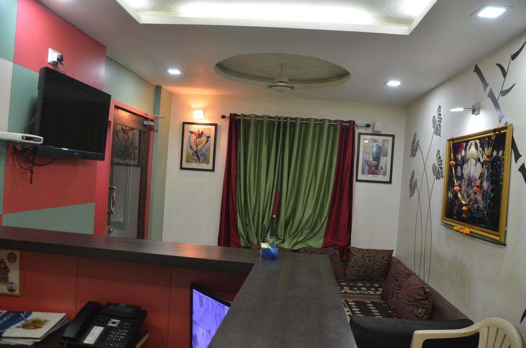Hotel Royal Apple Amhedabad Oda fotoğraf
