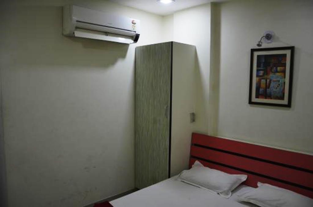 Hotel Royal Apple Amhedabad Dış mekan fotoğraf