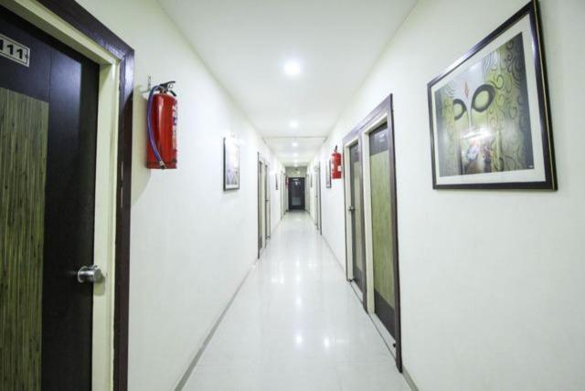 Hotel Royal Apple Amhedabad Dış mekan fotoğraf