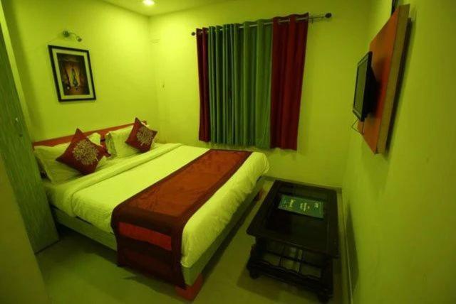 Hotel Royal Apple Amhedabad Dış mekan fotoğraf