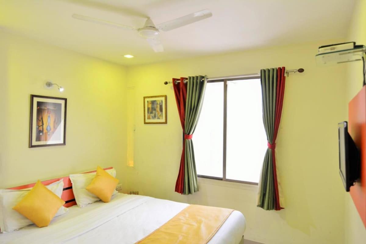 Hotel Royal Apple Amhedabad Dış mekan fotoğraf