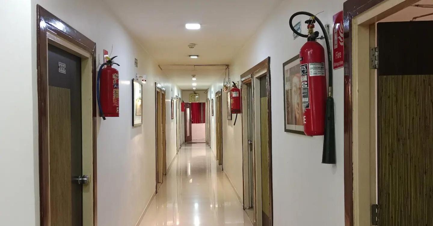 Hotel Royal Apple Amhedabad Dış mekan fotoğraf