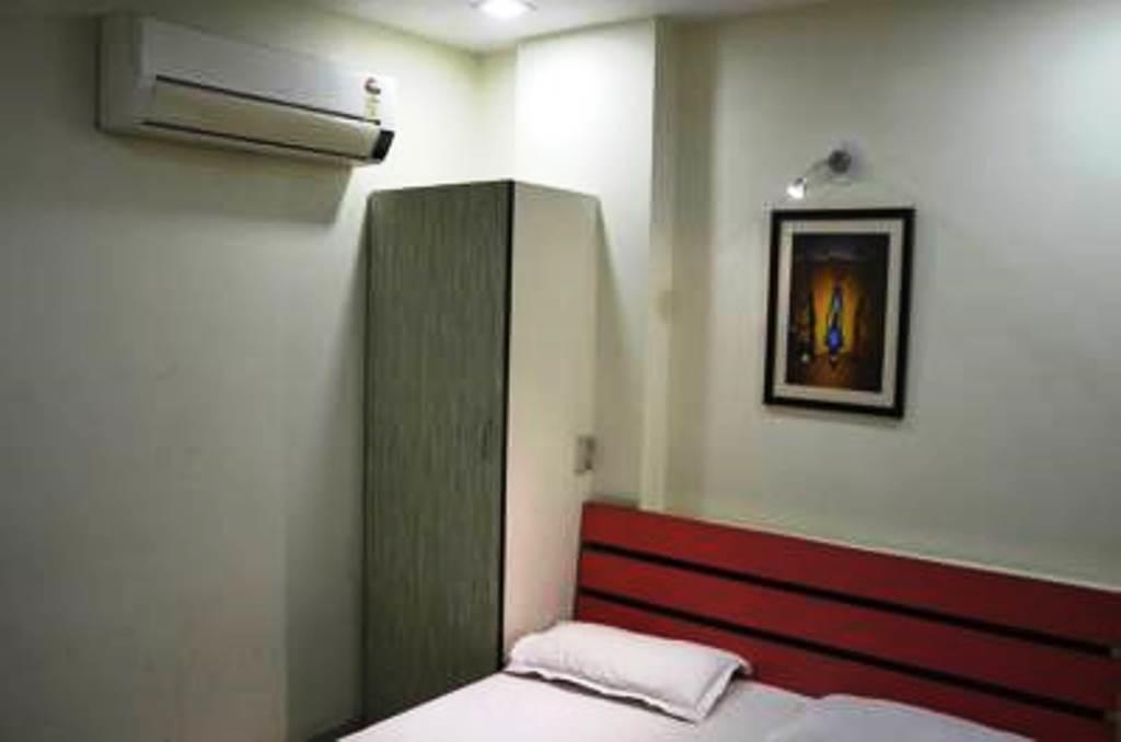 Hotel Royal Apple Amhedabad Dış mekan fotoğraf