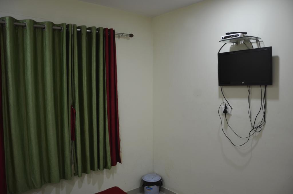 Hotel Royal Apple Amhedabad Oda fotoğraf