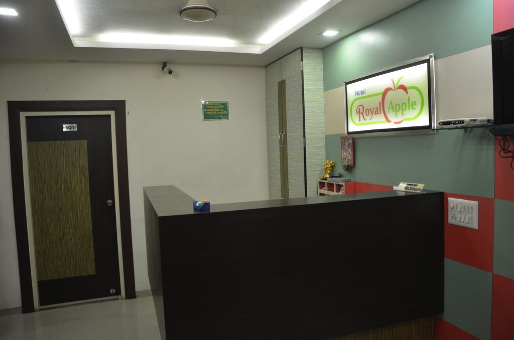 Hotel Royal Apple Amhedabad Oda fotoğraf