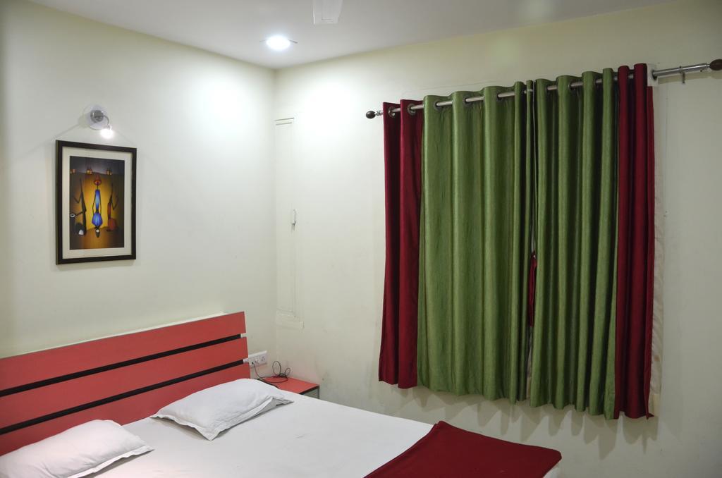 Hotel Royal Apple Amhedabad Oda fotoğraf